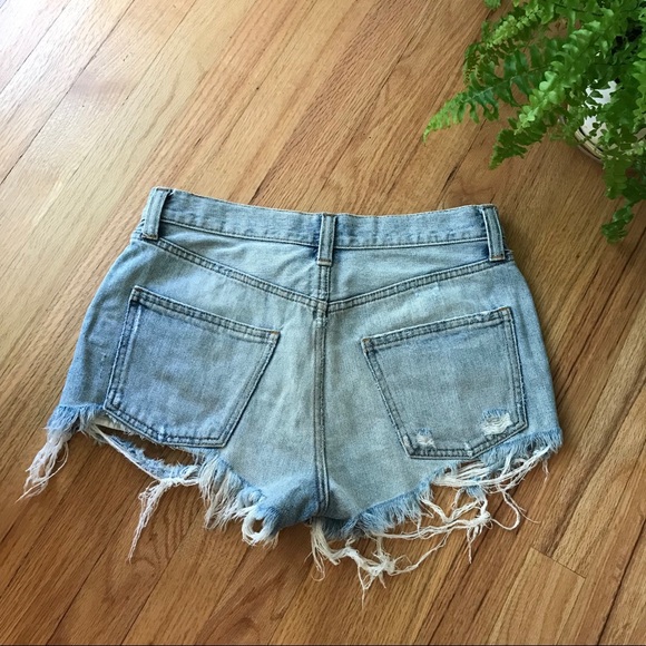 Aritzia🖤Talula Cut-Off Shorts - Picture 2 of 5